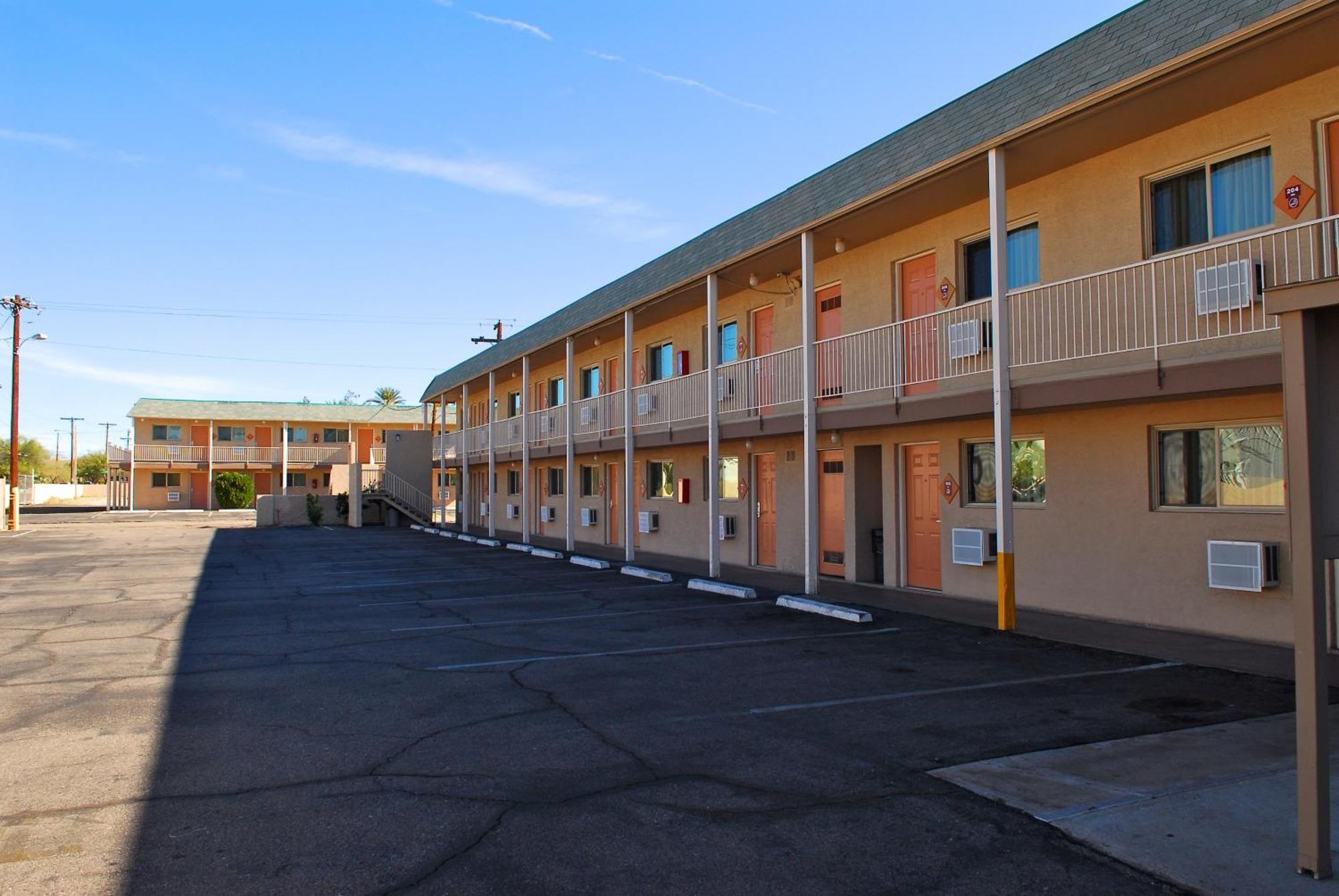 توسن Stone Inn Extended Stay U Of A المظهر الخارجي الصورة