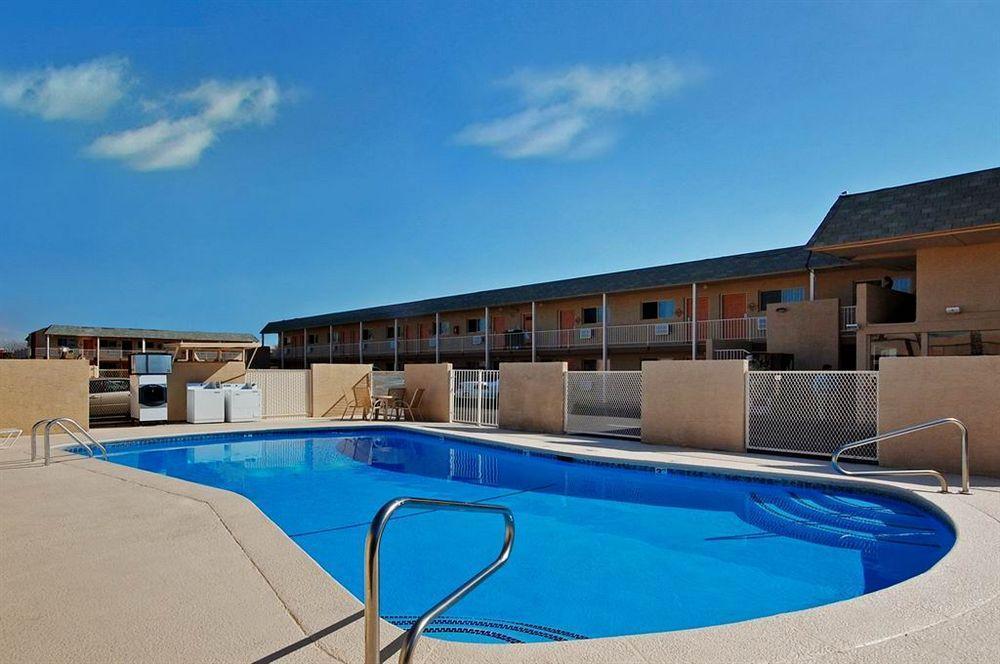 توسن Stone Inn Extended Stay U Of A المظهر الخارجي الصورة