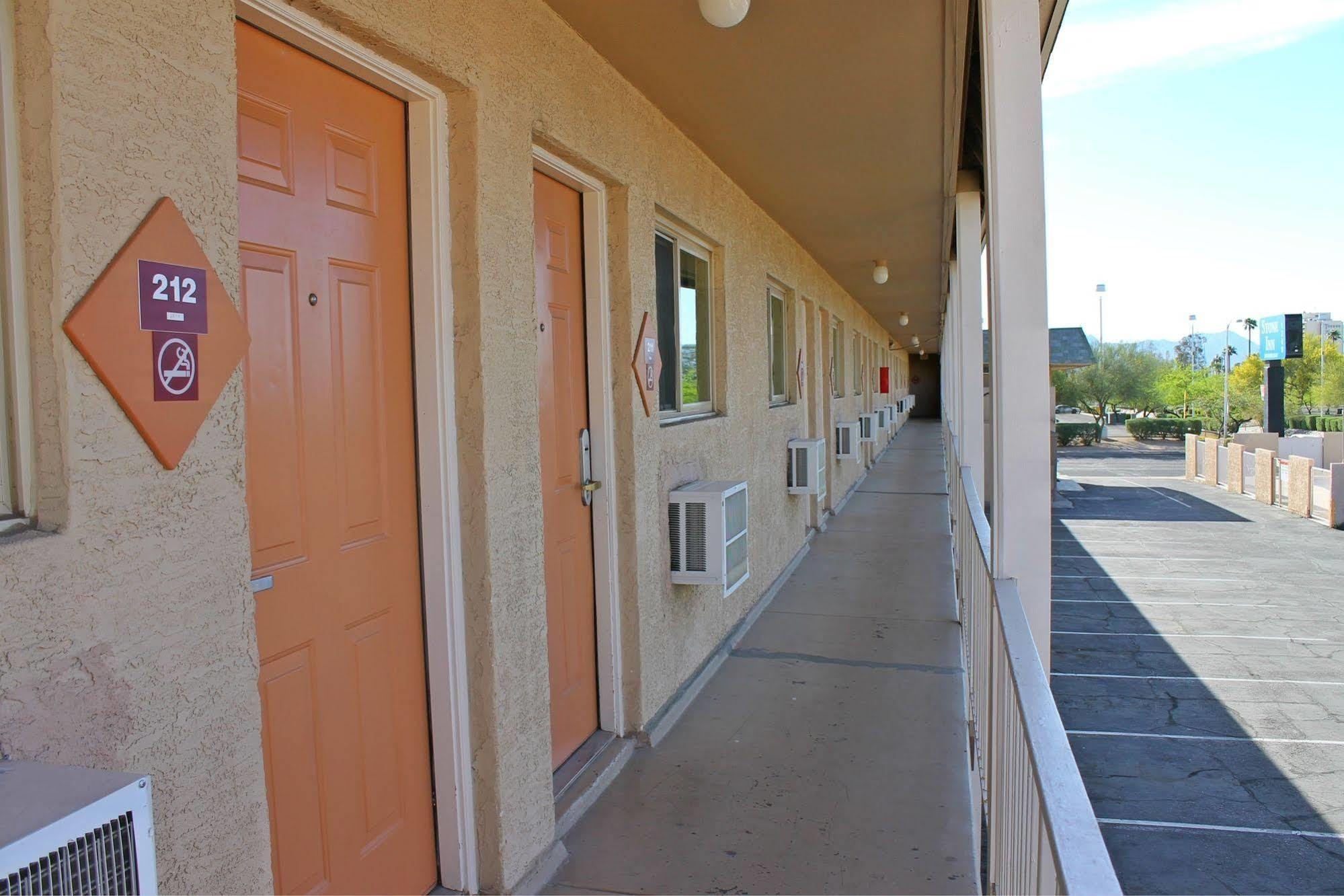توسن Stone Inn Extended Stay U Of A المظهر الخارجي الصورة