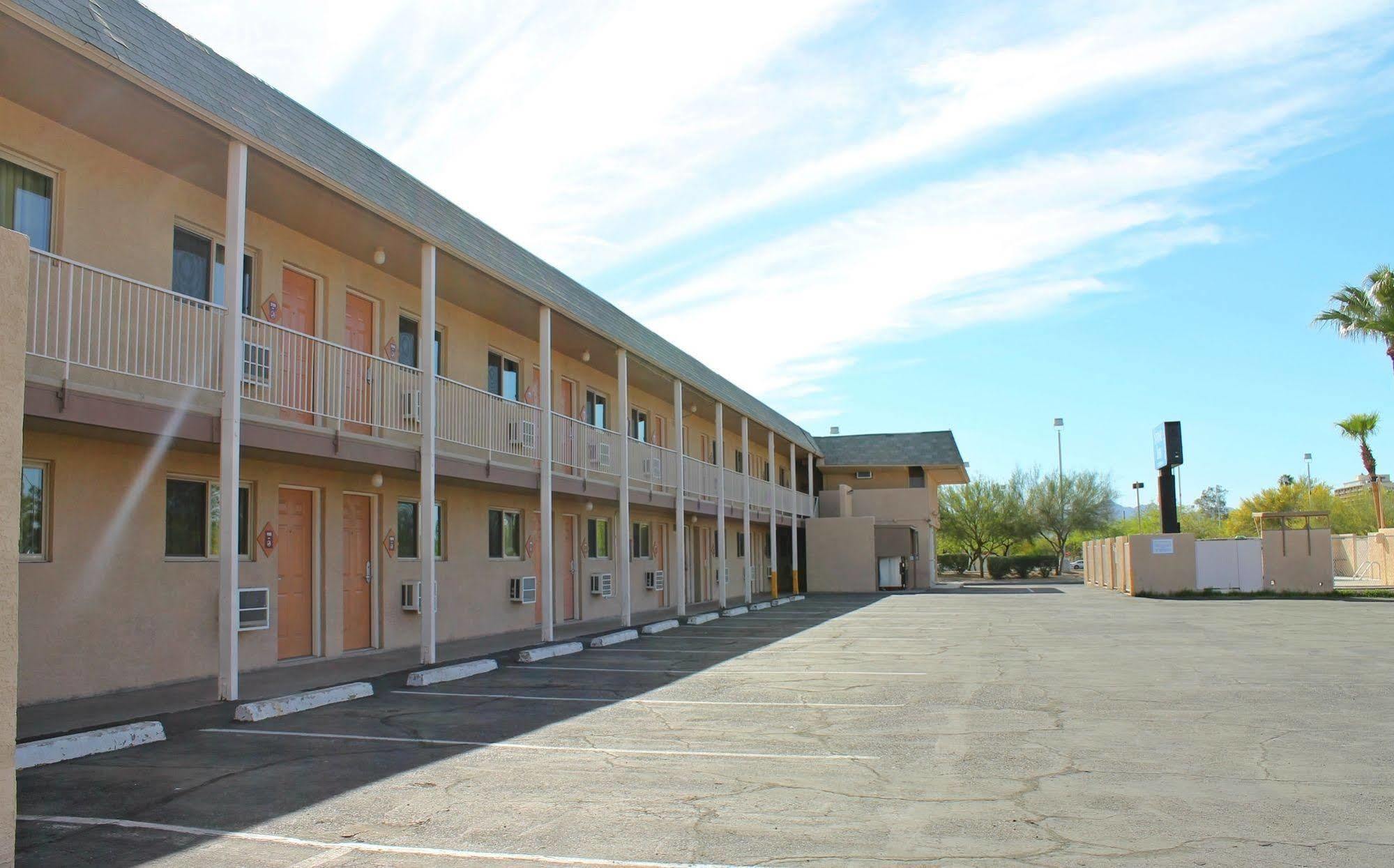 توسن Stone Inn Extended Stay U Of A المظهر الخارجي الصورة